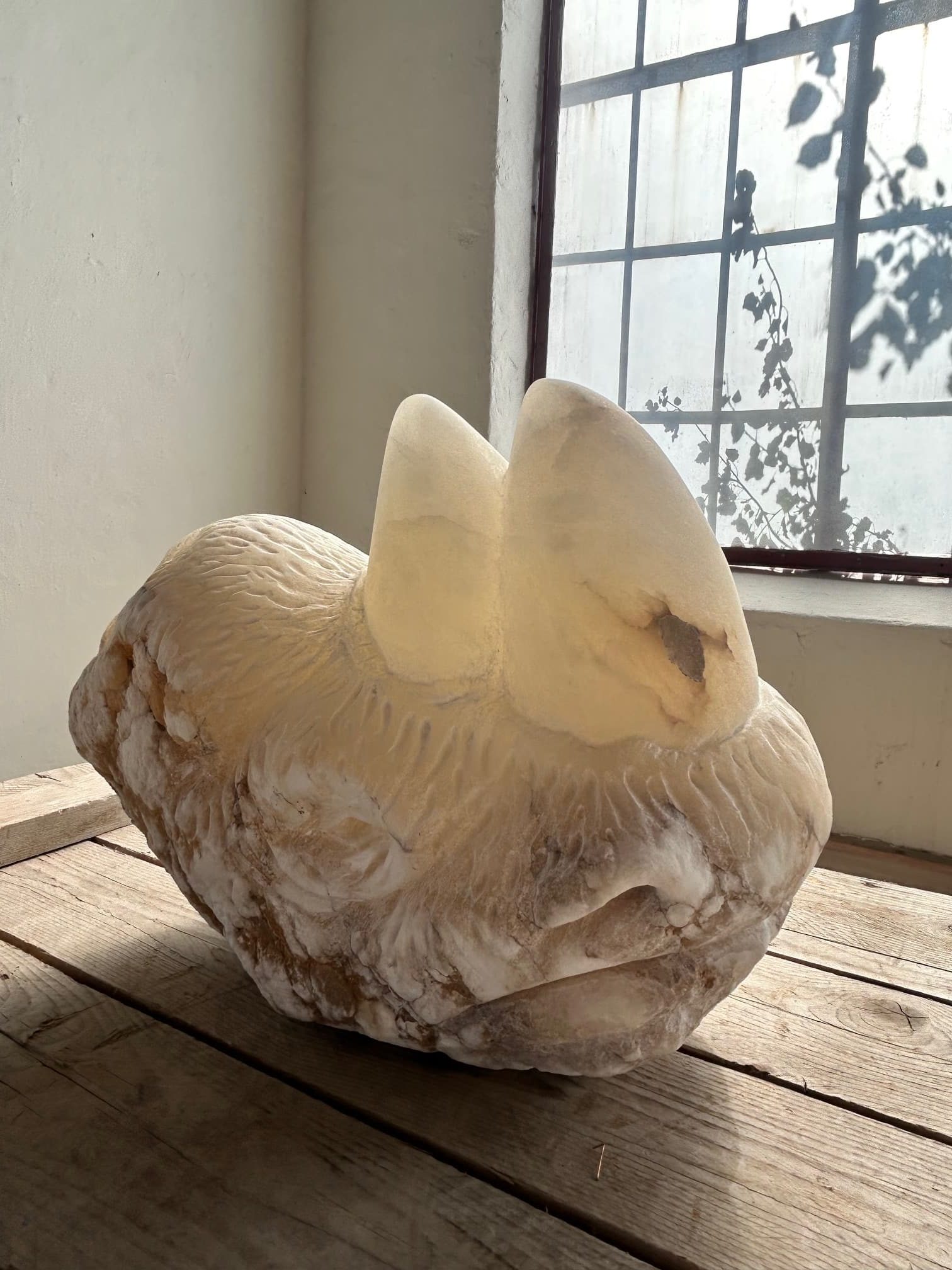 yemisi-wilson_rhinocerus_alabaster_lokstallet_2025